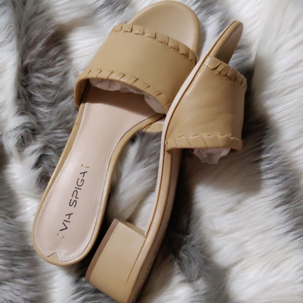 Via Spiga SOLD nwob tan nude leather block heel shoes